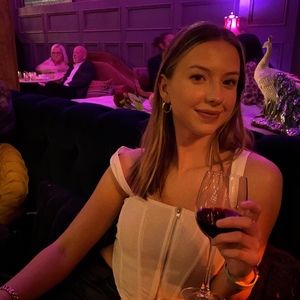 Meet your Posher, Caitlyn